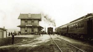 Black and white photo of a train going through Diablo Valley