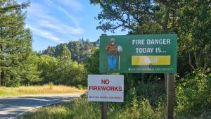 Señal de peligro de incendio sin fuegos artificiales
